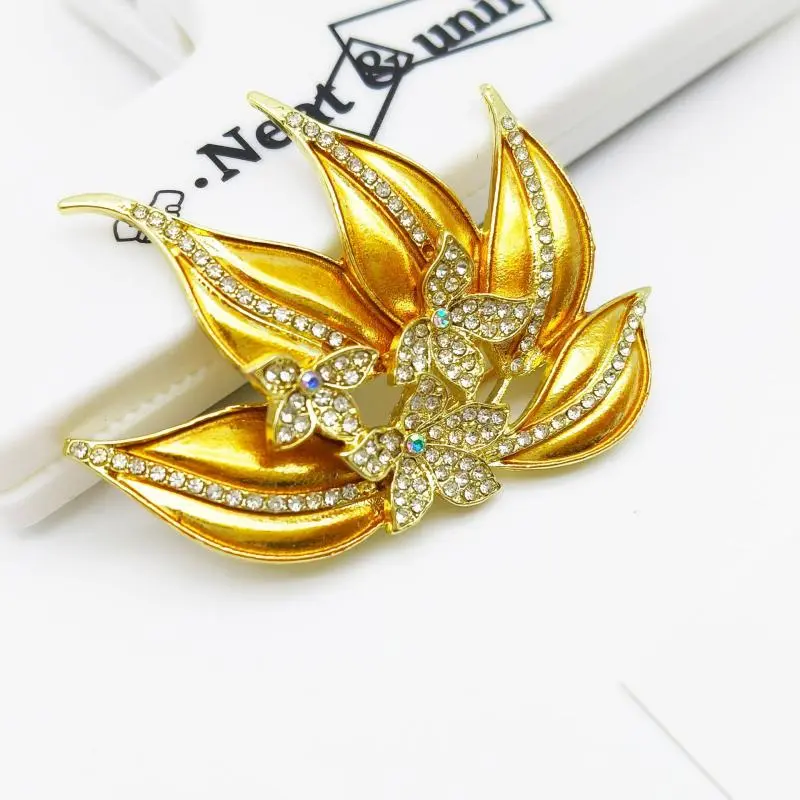 Fashion Golden Plants Maple Leaf Brooch For Women Clothing Coat Jewelry Accessories Gifts