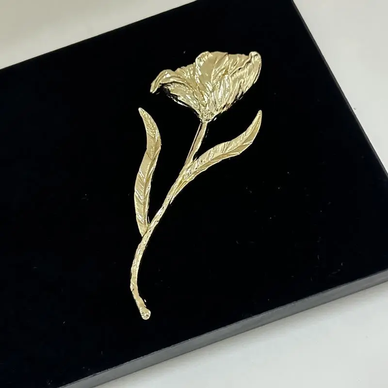 Classic Oversized Metallic Leaf & Flower Brooch for Girls & Women, Suit Corsage Pins for Parties, Perfect as Gift or Accessory