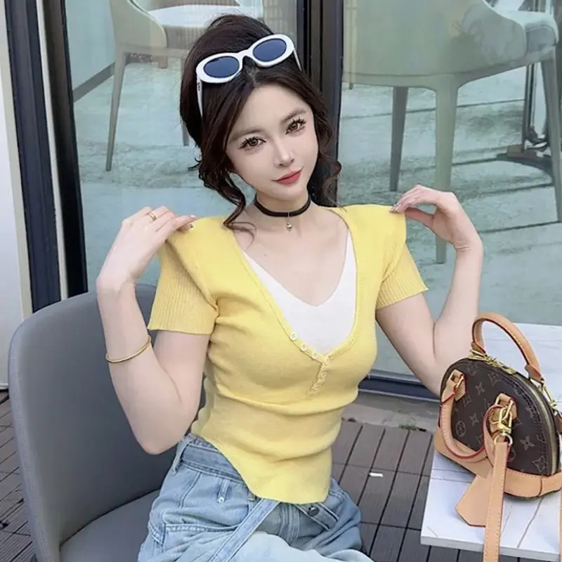 Women Fake Two Pieces Short Sleeve Tees 2025 Summer New Slim Knitted T-shirts Lady Contrast Color Design V Neck Tops