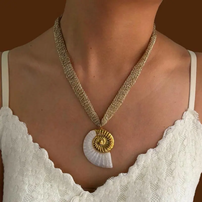 1/2/3Pcs Contemporary Stainless Steel White Resin Conch Leaf Sun Pendant Necklace; Women's Chic Knitted Mesh Belt Chain.
