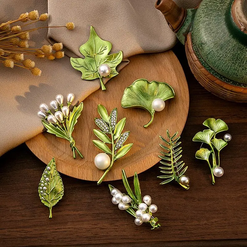 Elegant Pearl-Embellished Plant Brooch; Vintage Women's Flower Pins; Palace-themed Wedding Party Corsage Badges