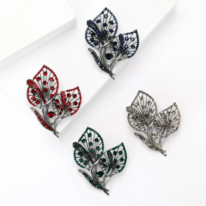 Fashion Retro Rhinestone Hollow Horseshoe Lotus Brooches For Women Clothing Coat Jewelry Accessries Gifts