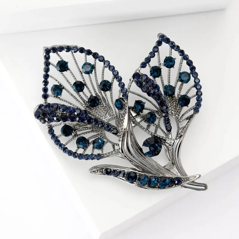 Fashion Retro Rhinestone Hollow Horseshoe Lotus Brooches For Women Clothing Coat Jewelry Accessries Gifts