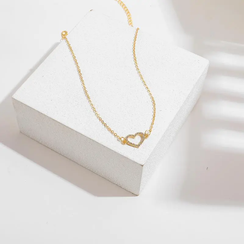 Fashion Simple Heart Pendant Necklace For Women Short Chain Collares Choker Party Jewelry Gift