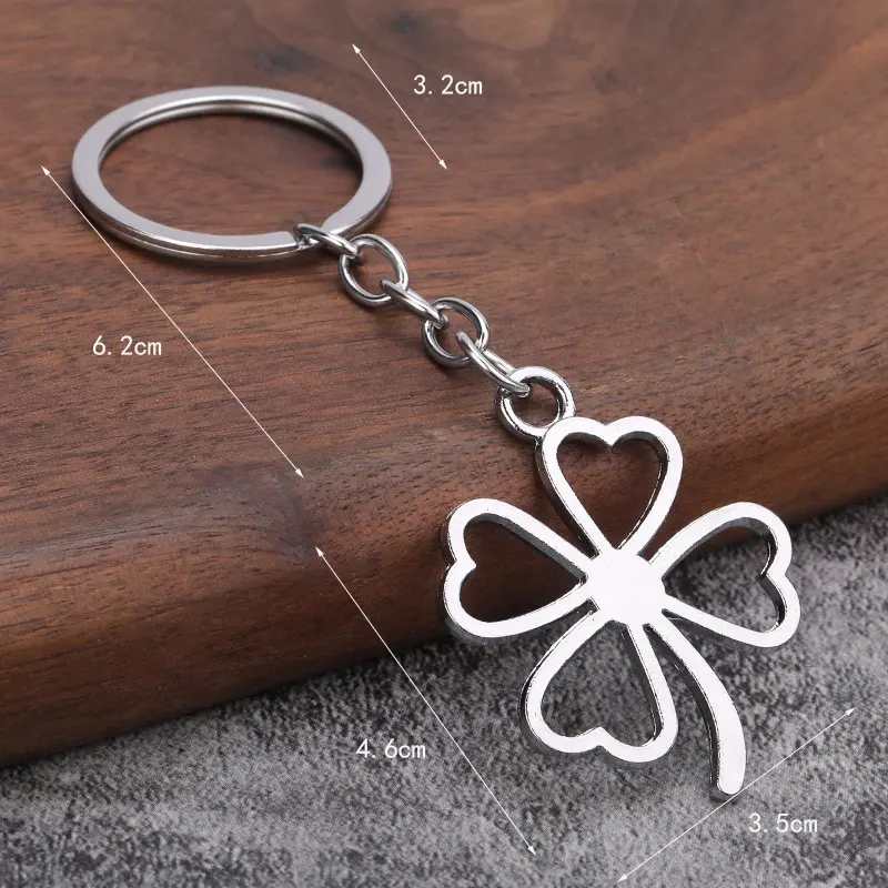 Fashion Four-leaf Clover Alloy Pendant Keychain Pendant Accessory Love Grass Bag Car Key Chain Pendant Holiday Gifts