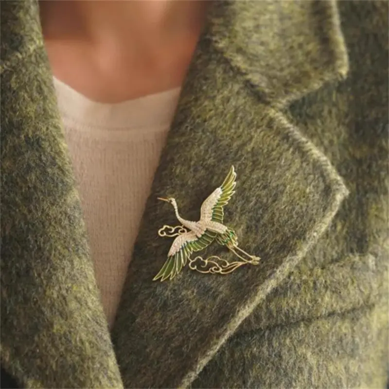 Chinese Style Elegant Rhinestone Green Enamel Wings Crane Clouds Brooches For Women Girls Flying Birds Lapel Pins Party Jewelry