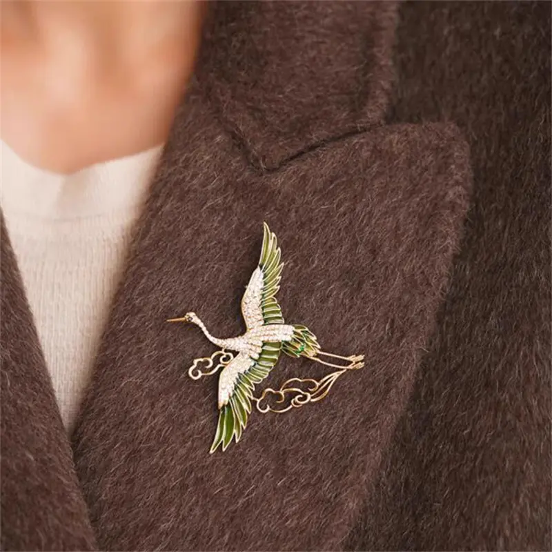 Chinese Style Elegant Rhinestone Green Enamel Wings Crane Clouds Brooches For Women Girls Flying Birds Lapel Pins Party Jewelry