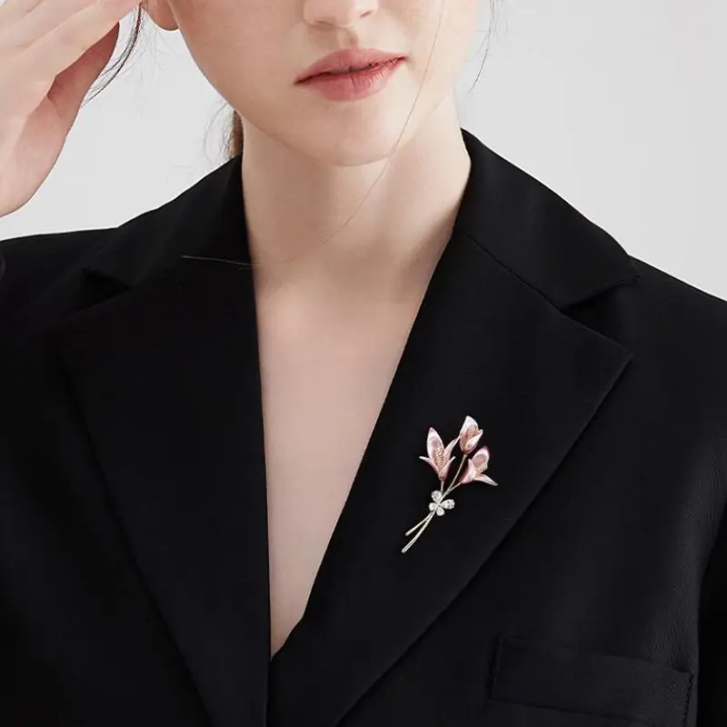Crystal Flower Brooch Lapel Pin Rhinestone Jewelry Female Wedding Pins Large Brooches For Women Corsage Clothing Accessories