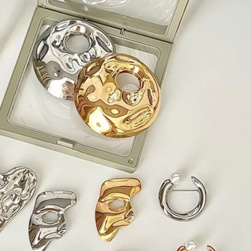 Stainless Steel Brooch Light Luxury High-End Temperament Corsage Versatile And Does Not Fade
