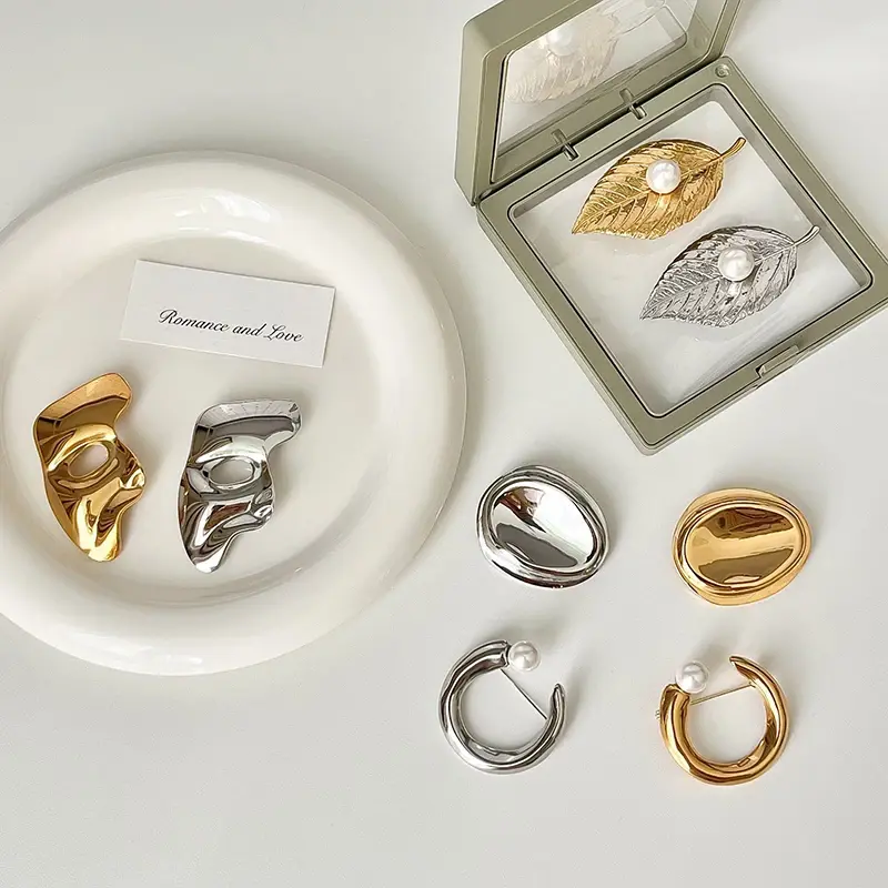 Stainless Steel Brooch Light Luxury High-End Temperament Corsage Versatile And Does Not Fade