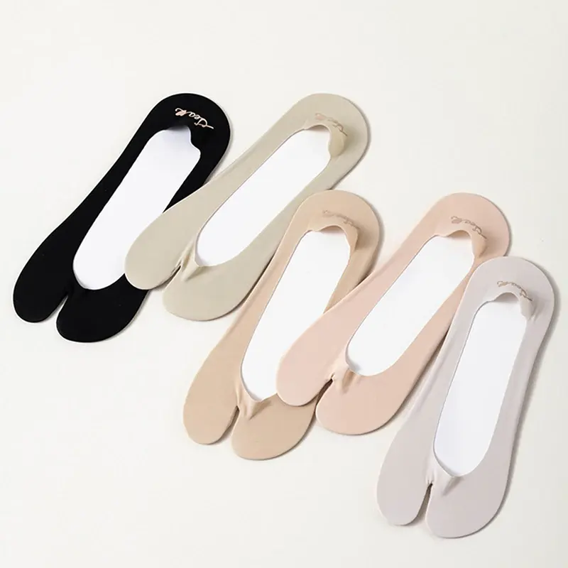 Ultra-Thin Two Toe Socks for Women, Perfect for Summer Outdoors, No Show Tabi Ankle Boat Liner Socks.