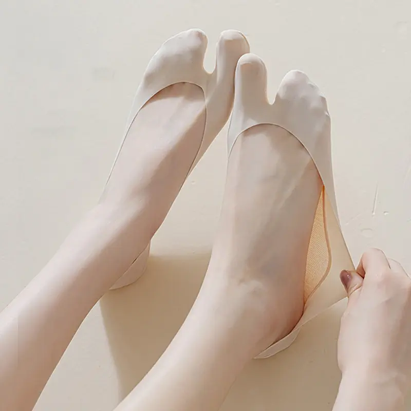 Ultra-Thin Two Toe Socks for Women, Perfect for Summer Outdoors, No Show Tabi Ankle Boat Liner Socks.