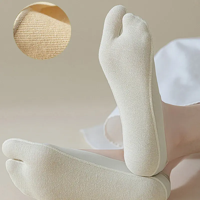 Ultra-Thin Two Toe Socks for Women, Perfect for Summer Outdoors, No Show Tabi Ankle Boat Liner Socks.