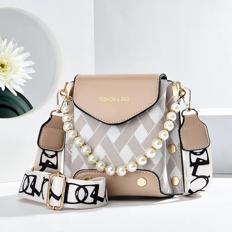 2024 Women's Mobile Bag Trend Versatile New Women's Crossbody Bag Fashion Shoulder Bag Exquisite Chain Mini Handheld Small Bag