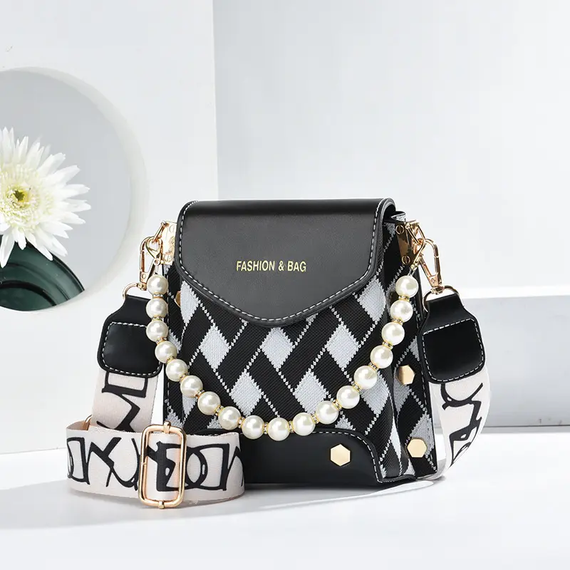 2024 Women's Mobile Bag Trend Versatile New Women's Crossbody Bag Fashion Shoulder Bag Exquisite Chain Mini Handheld Small Bag