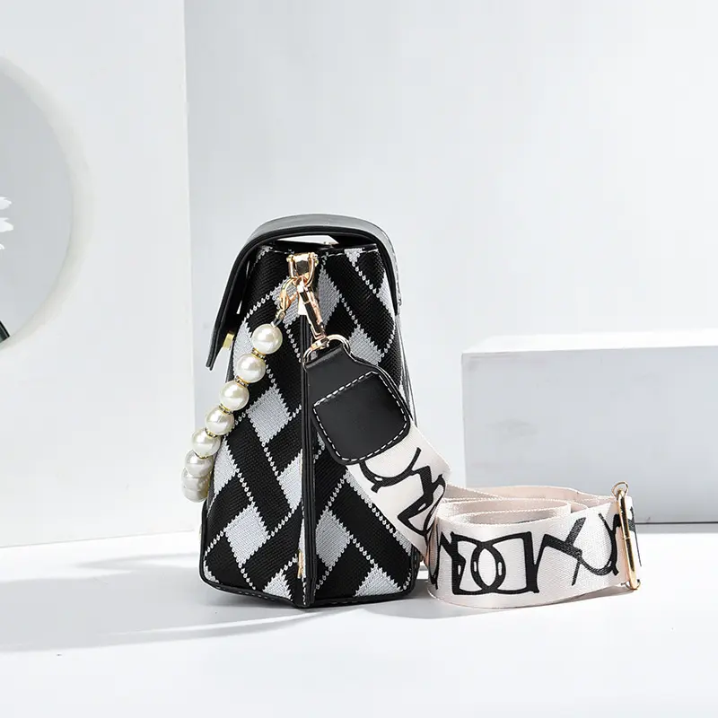 2024 Women's Mobile Bag Trend Versatile New Women's Crossbody Bag Fashion Shoulder Bag Exquisite Chain Mini Handheld Small Bag
