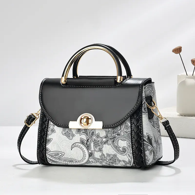 Portable Womens Small Square Bag Fashion Lock Shoulder Bag Simple Casual Shopping Messenger Bag 2025 New Women's Handbag