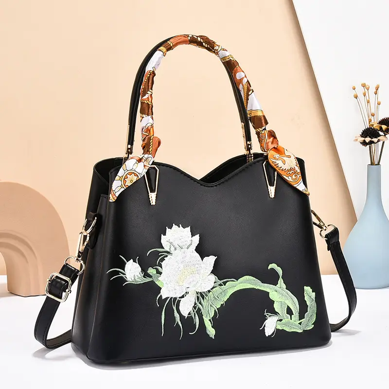 National Style Embroidered Women's Bag Large Capacity Shoulder Bag High-quality Lady Crossbody Bag Luxury Embroidered Handbag