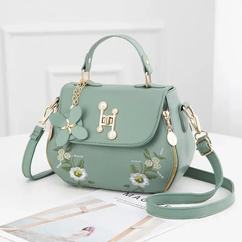 Luxury Brand Designer Women'S Handbag Large Capacity Embroidered Shoulder Bag Classic Retro Crossbody Bag Commuting Tote Bag