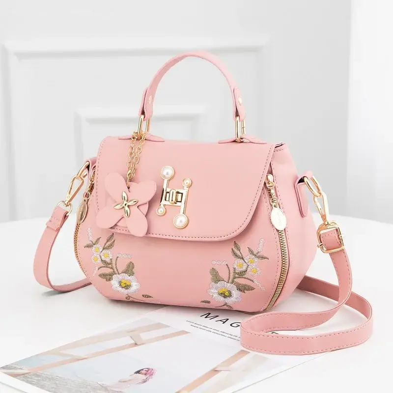 Luxury Brand Designer Women'S Handbag Large Capacity Embroidered Shoulder Bag Classic Retro Crossbody Bag Commuting Tote Bag