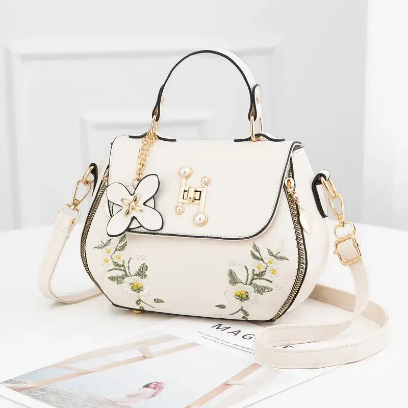 Luxury Brand Designer Women'S Handbag Large Capacity Embroidered Shoulder Bag Classic Retro Crossbody Bag Commuting Tote Bag