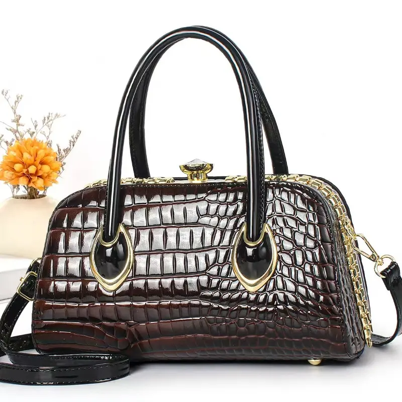 2025 New Luxury Women Handbags Shoulder Messenger Party Evening Bag 2025 New Fashion Diamonds Simple Hard Bride Wedding Bags