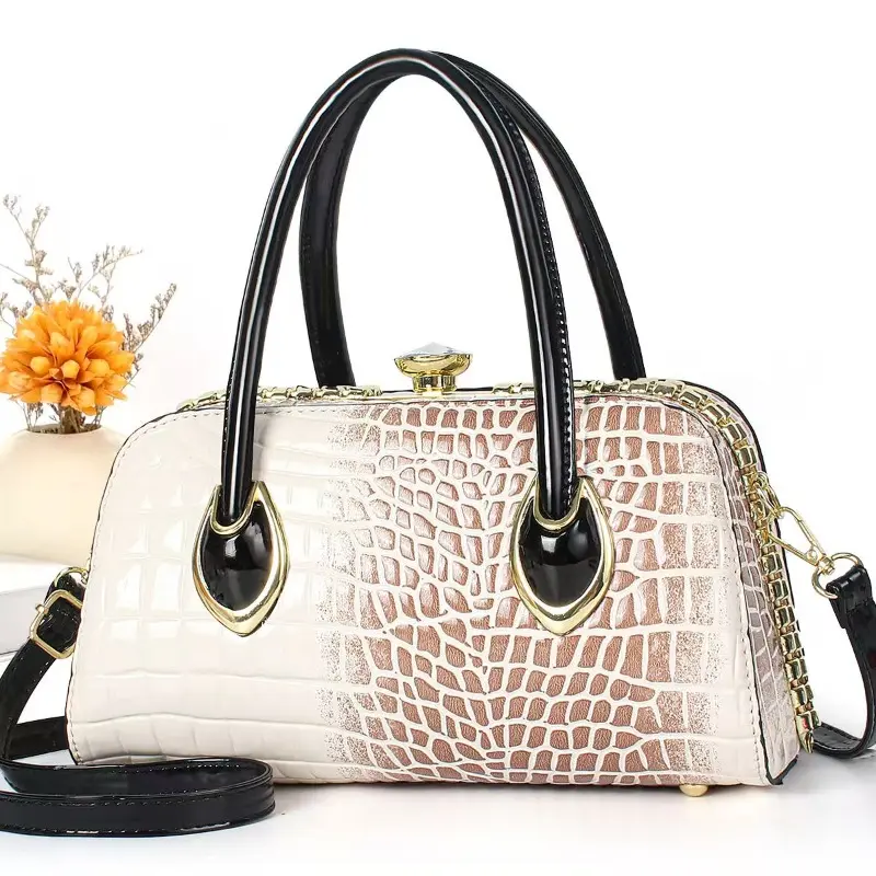 2025 New Luxury Women Handbags Shoulder Messenger Party Evening Bag 2025 New Fashion Diamonds Simple Hard Bride Wedding Bags