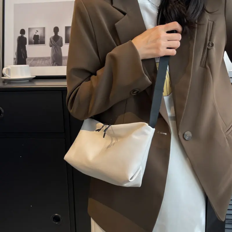 Casual Nylon Crossbody Bags for Women Large Capacity Women's Shoulder Bag Leisure Sports Dumpling Bag Men Travel Shopping Bag