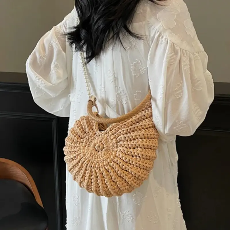 Hand-woven Bag Women's Seaside Conch Shell Messenger Bag Cute Pearls Chains Handmade Weave Crossbody Bag Novelty Small Handbags