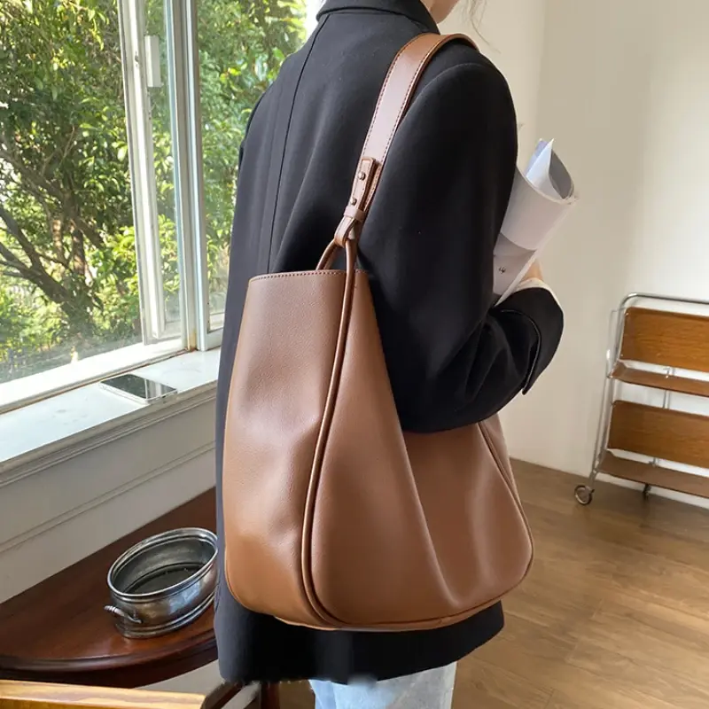 Luxury Tote Bag Woman 2025 Trend Large Capacity Female Shoulder Bag High Quality Leather Simple Designer Woman Handbag Purse