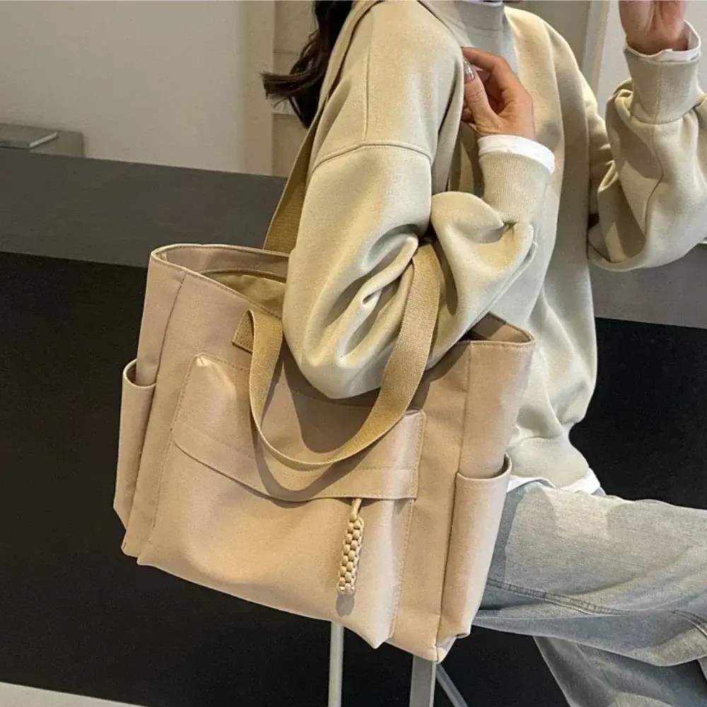 Casual Canvas Handbag with Zipper Closure Large Capacity Fashion Shoulder Bag College Student Commuting Tote Bag Women Handbags