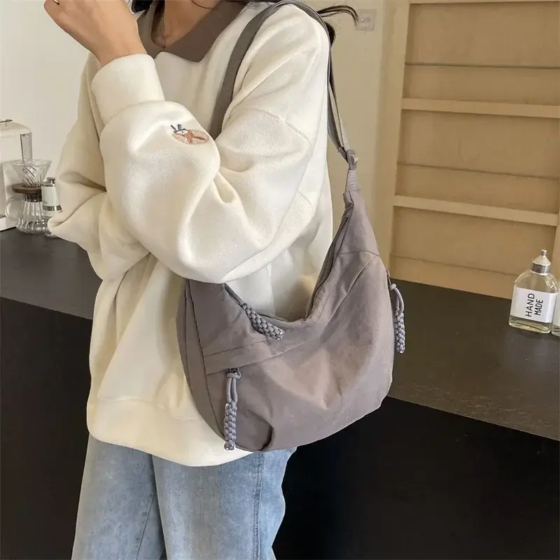 Leisure Crossbody Hobo Bag with Large Capacity Versatile and Niche Design Nylon Shoulder Bag Student Class Mailman Bag Handbag