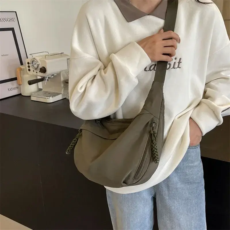 Leisure Crossbody Hobo Bag with Large Capacity Versatile and Niche Design Nylon Shoulder Bag Student Class Mailman Bag Handbag