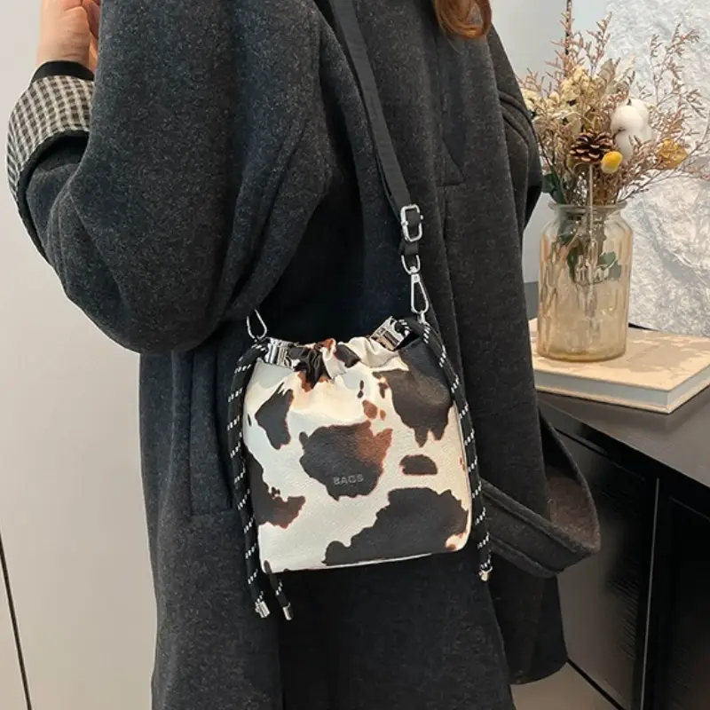 Mini Bag For Women Leopard Leather Bucket Crossbody Bag Small Phone Bag Drawstring Shoulder Bags Wide Strape Female Bolsa Black