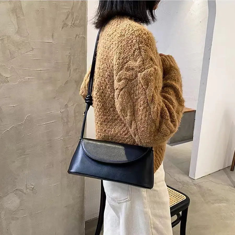 Internet Celebrity Retro Small Bag for Women in Autumn and Winter New Trendy Crossbody Bag Fashionable One Shoulder Small Bag