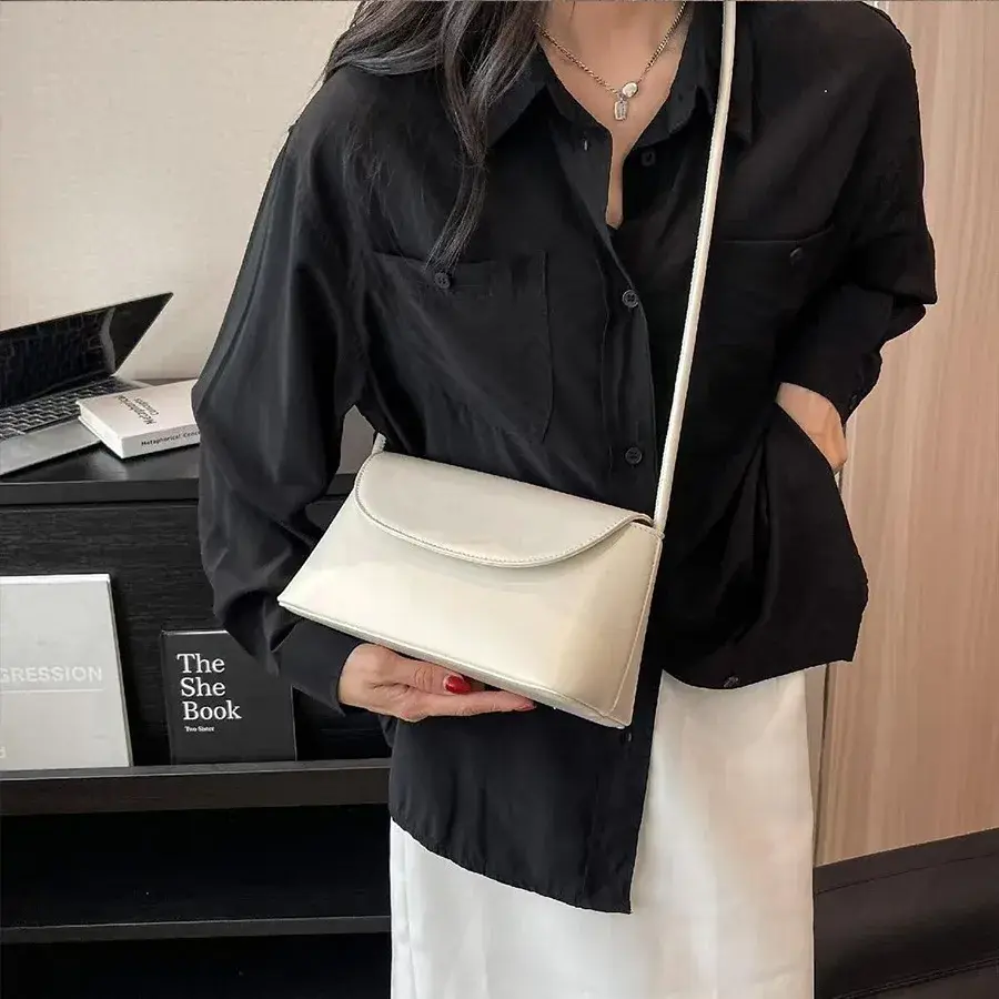 Internet Celebrity Retro Small Bag for Women in Autumn and Winter New Trendy Crossbody Bag Fashionable One Shoulder Small Bag