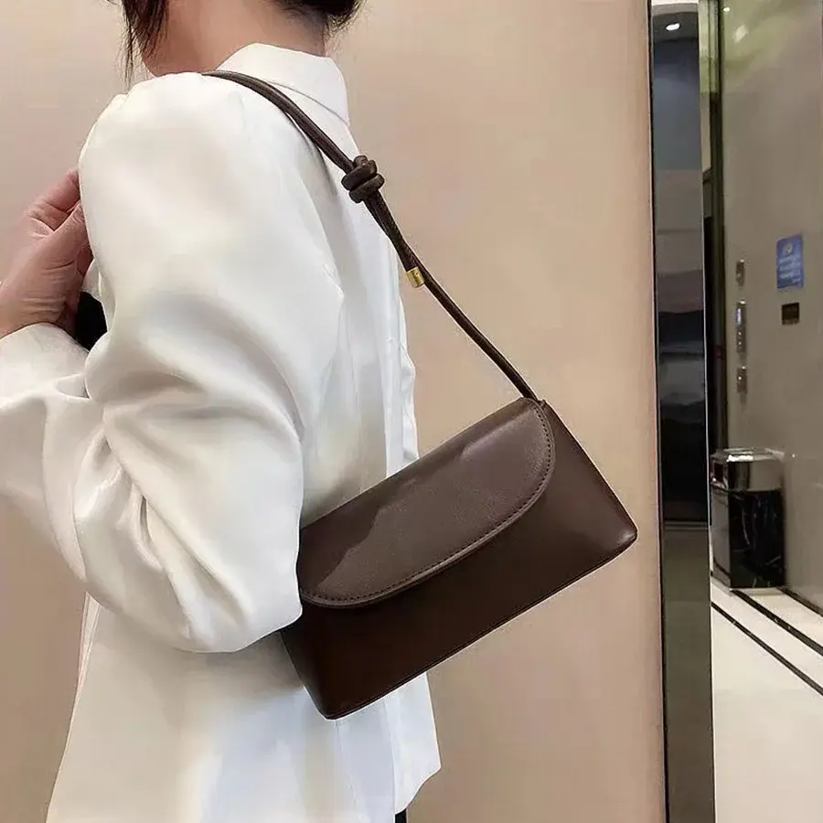 Internet Celebrity Retro Small Bag for Women in Autumn and Winter New Trendy Crossbody Bag Fashionable One Shoulder Small Bag