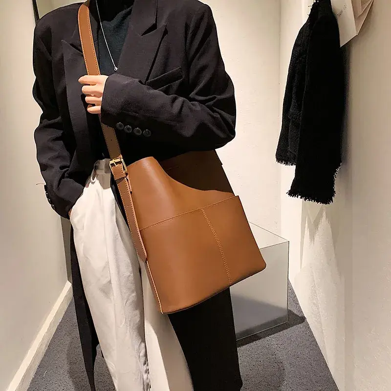 Fashionable 2025 Women's Leather Shoulder Bucket Bags Handbags Winter Fall Autumn Femme Design Casual Sac De Luxe Femme Vintage