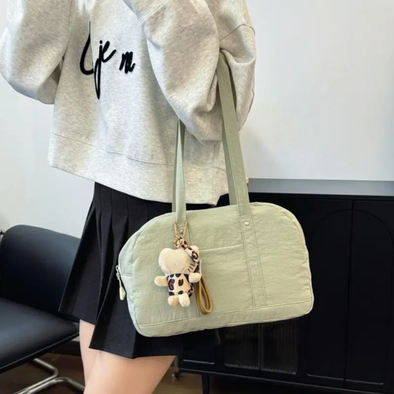 Casual Large Capaci Nylon Shoulder Bag Commuter Tote Bag Faionable Travel Bag for College Students Lightweight Versatile Handbag