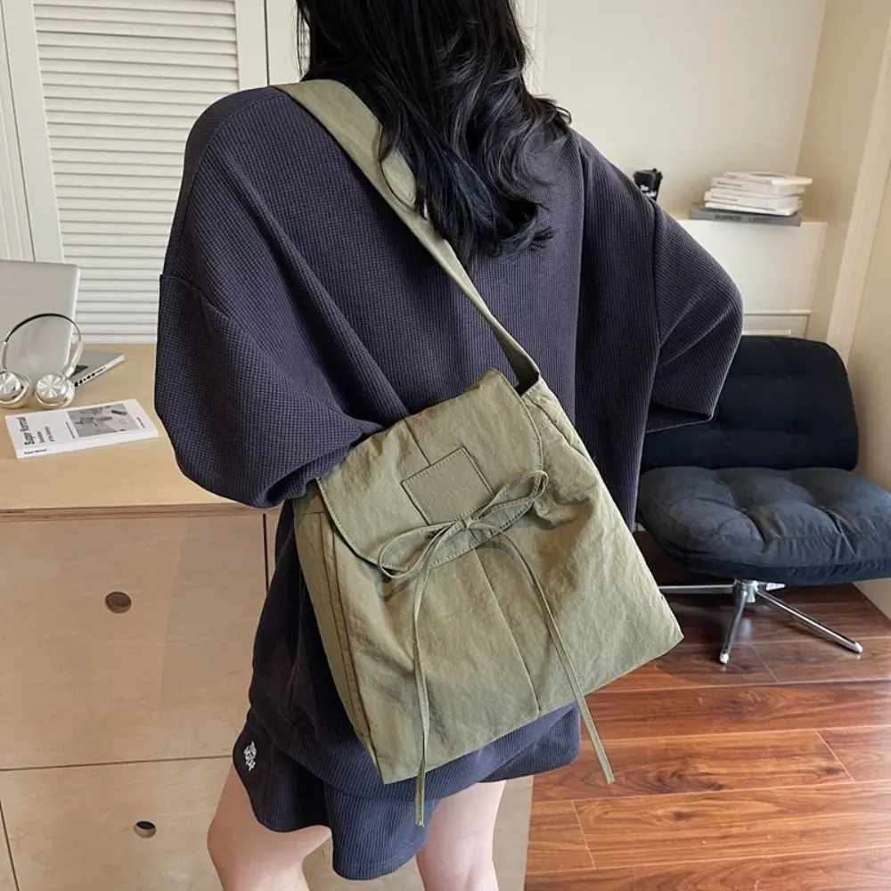 Vintage Flap Nylon Bow Crossbody Bag Large Autumn New Student Commuter Shoulder Bag Winter Solid Colour Simple Messenger Bag