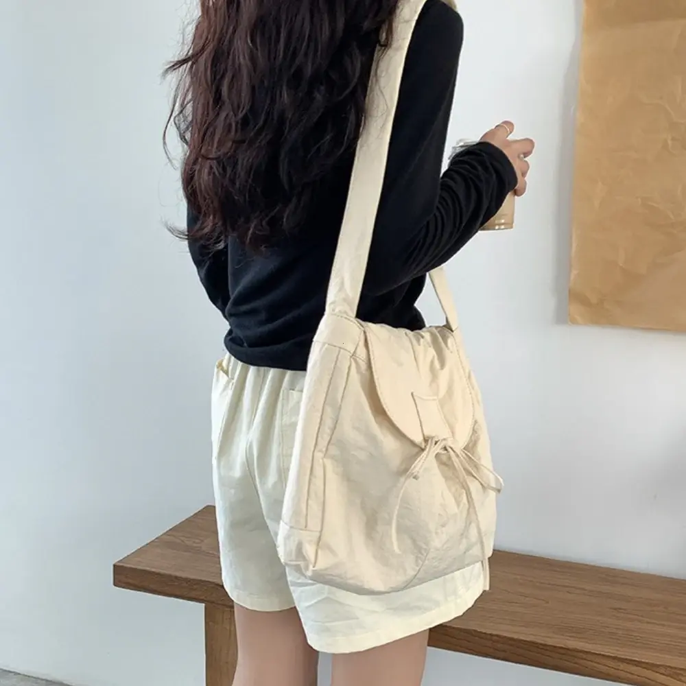 Vintage Flap Nylon Bow Crossbody Bag Large Autumn New Student Commuter Shoulder Bag Winter Solid Colour Simple Messenger Bag