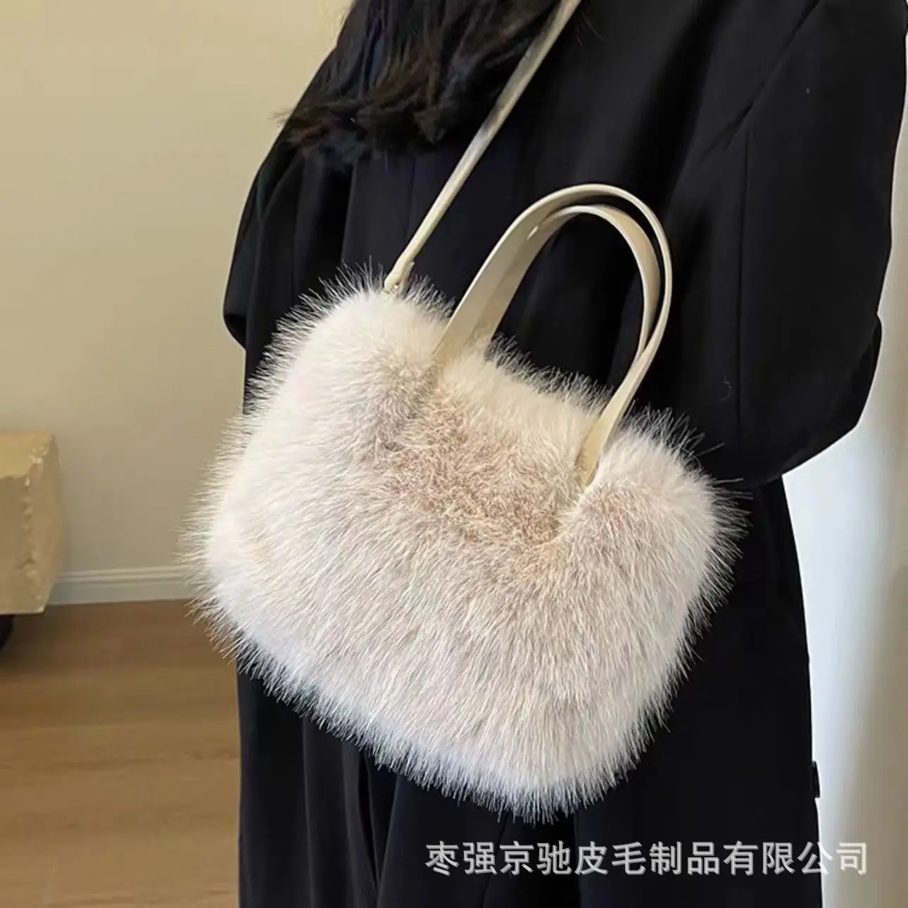 Autumn and winter new fluffy bag imitation fox hair crossbody shoulder strap plush bag flow hand bag hand bags