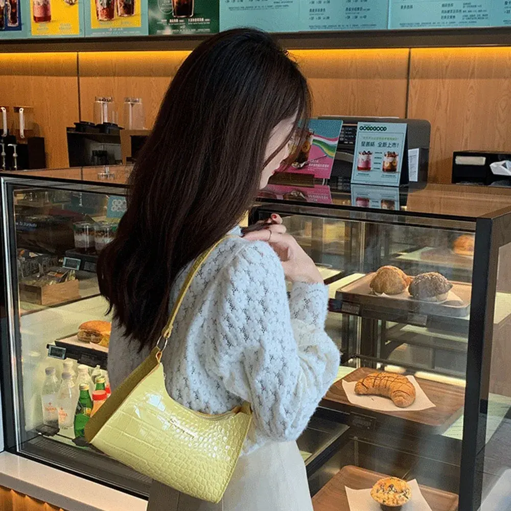 New Crossbody Bag Women's Versatile Simple Underarm Bag Casual Fashionable Diagonal Shoulder Bag Solid Color Handbag
