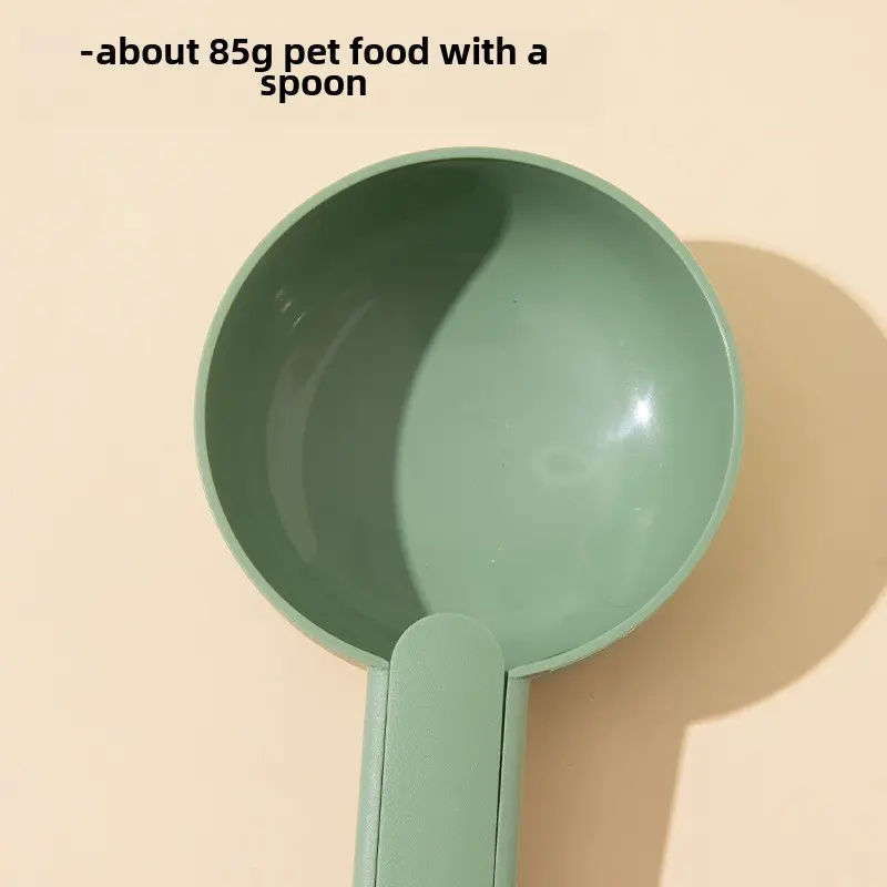 Pet special thickened feeding spoon multi-color pet cat food dog food spoon PP material for cats and dogs daily