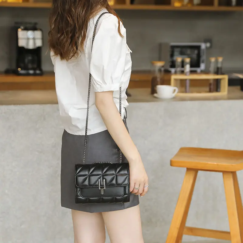 Ringer chain shoulder bag female small bag Crossbody mobile phone bag female mature temperament lady small square bag network