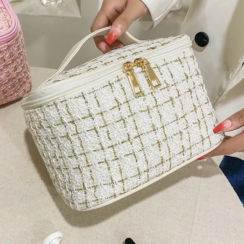 The new network red small fragrance makeup bag with large capacity portable travel toiletry and makeup storage bag