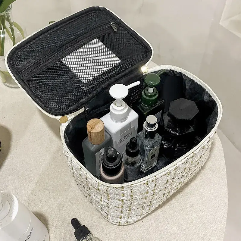 The new network red small fragrance makeup bag with large capacity portable travel toiletry and makeup storage bag