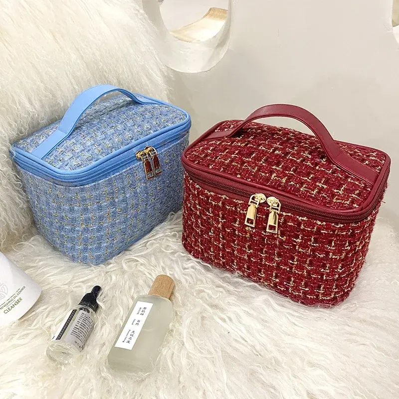 The new network red small fragrance makeup bag with large capacity portable travel toiletry and makeup storage bag