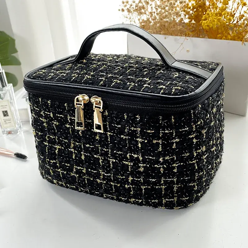 The new network red small fragrance makeup bag with large capacity portable travel toiletry and makeup storage bag