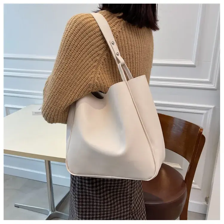 Simple stylish retro women's bag new large capacity shoulder bag underarm bag Japanese texture commuter bucket bag